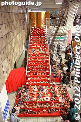 This stairway was also filled with dolls.
Keywords: saitama konosu city hall hina matsuri doll festival