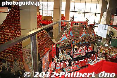 We could go up to the 2nd floor which was also lined with dolls.
Keywords: saitama konosu city hall hina matsuri doll festival