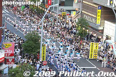 Minami-Koshigaya Chuo-dori road's starting point.
Keywords: saitama koshigaya minami koshigaya awa odori dance matsuri festival dancers women