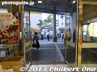 Going out the other end of Nakasendo Road in Yagihashi Dept. Store.
Keywords: saitama kumagaya kumagai-shuku nakasendo