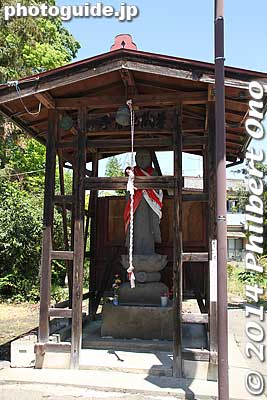 Jizo statue near Kisomon Gate
Keywords: saitama kumagaya Menuma Shodenzan Kangiin temple