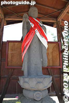 Jizo statue near Kisomon Gate
Keywords: saitama kumagaya Menuma Shodenzan Kangiin temple
