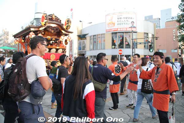 Uchiwa festival float bid visitors goodbye.
Keywords: saitama Kumagaya