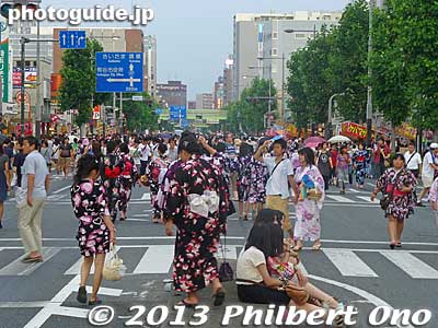 Nakasendo road crowded.
Keywords: saitama kumagaya uchiwa matsuri festival floats