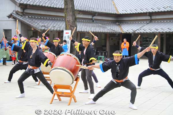Okegawa Tanpopo Nursery School taiko drummers.
Keywords: saitama okegawa benibana furusatokan
