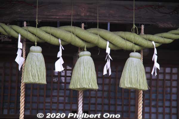 Inari Shrine in Okegawa-juku. This green sacred rope is actually fake, not made of straw. 稲荷神社
Keywords: saitama okegawa-juku nakasendo