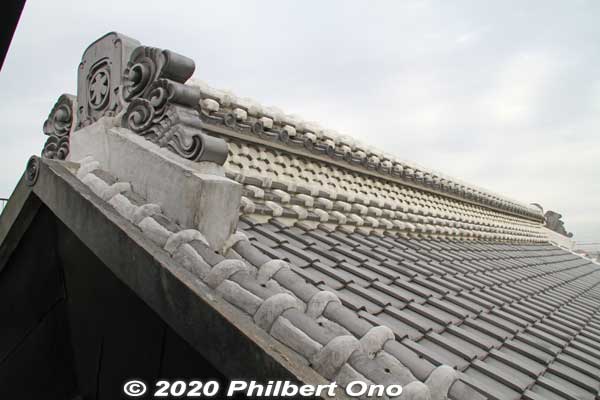 Shimamura family earthen storehouse roof was recently renovated (島村家住宅土蔵).
Keywords: saitama okegawa-juku nakasendo