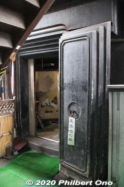 Entrance to Shimamura family earthen storehouse. It's fireproof and it has proven to be earthquake proof too.
Keywords: saitama okegawa-juku nakasendo