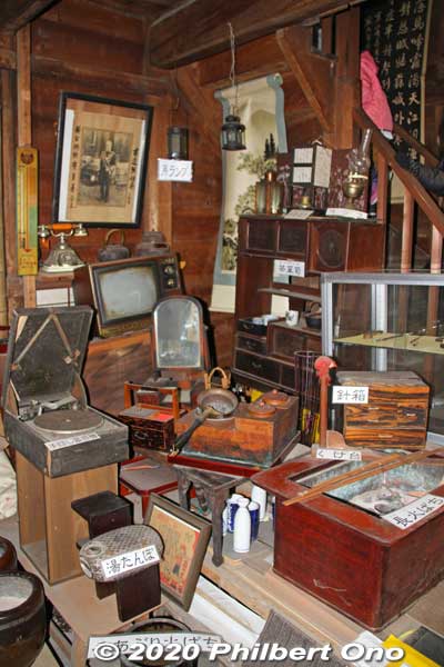 The building is filled with antique items from the old days. Amazing, eclectic collection. 
Keywords: saitama okegawa-juku nakasendo