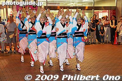 Musashi-Aoi-ren at Kita-Urawa Awa Odori on Sept. 6, 2009.
Keywords: saitama kita-urawa awa odori dance matsuri festival dancers women matsuri9