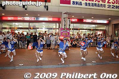 The lighting was dark here, like most of the parade route.
Keywords: saitama kita-urawa awa odori dance matsuri festival dancers women 
