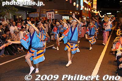 Awa Odori Hibugi. "Hibugi" means flying dance. Although I did not see anyone leaping in the air while dancing.
Keywords: saitama kita-urawa awa odori dance matsuri festival dancers women 