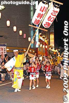 Ageo Koiki-ren, from the city of Ageo in Saitama Prefecture. あげお小粋連
Keywords: saitama kita-urawa awa odori dance matsuri festival dancers women 