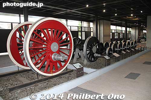Train wheels displayed on the way to the museum from Tetsudo-Hakubutsukan Station.
Keywords: saitama omiya Railway railroad Museum train