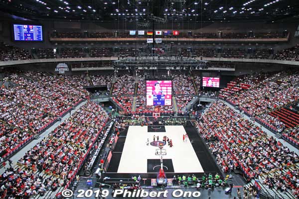The men's basketball game was held first, with Japan vs. Tunisia. The stadium was packed with over 18,000.
Keywords: saitama super arena