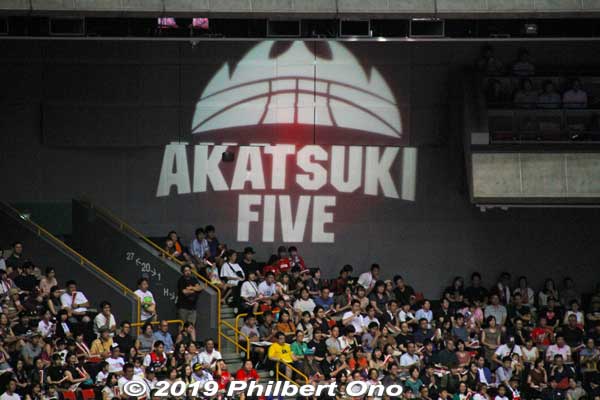"Akatsuki Five" is the nickname for Japan's national basketball team (for both men and women). "Akatsuki" means "red dawn."
Keywords: saitama super arena