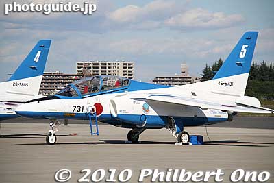 The Blue Impulse flies Kawasaki T-4 jets since 1995. They were established in 1960, inspired by the Thunderbirds of the US Air Force.
Keywords: saitama sayama iruma air base show festival military self-defense force jets airplanes blue impulse aerobatics 
