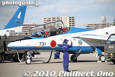 Ready to leave for the runway.
Keywords: saitama sayama iruma air base show festival military self-defense force jets airplanes blue impulse aerobatics 