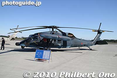 UH-60J rescue helicopter is based on the Black Hawk copter.
Keywords: saitama sayama iruma air base show festival military self-defense force jets airplanes 