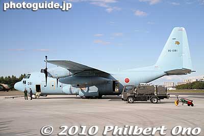 C-130 Hercules in sky blue.
Keywords: saitama sayama iruma air base show festival military self-defense force jets airplanes 