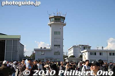Iruma Air Base control tower
Keywords: saitama sayama iruma air base show festival military self-defense force jets airplanes 
