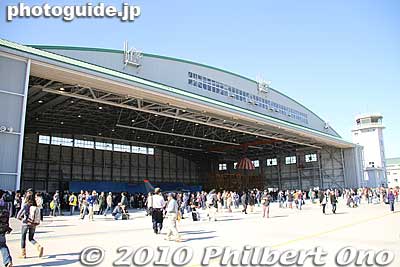 This aircraft hangar had a entertainment stage.
Keywords: saitama sayama iruma air base show festival military self-defense force jets airplanes 