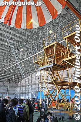 Ejected pilot's parachute
Keywords: saitama sayama iruma air base show festival military self-defense force jets airplanes 