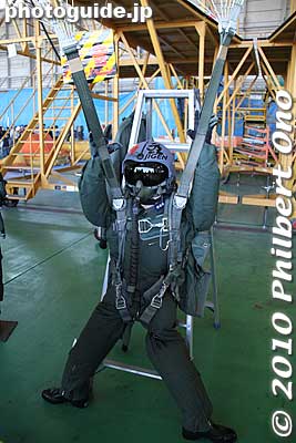 Ejected pilot
Keywords: saitama sayama iruma air base show festival military self-defense force jets airplanes 