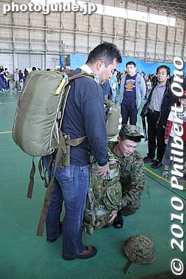 Trying on parachute.
Keywords: saitama sayama iruma air base show festival military self-defense force jets airplanes 