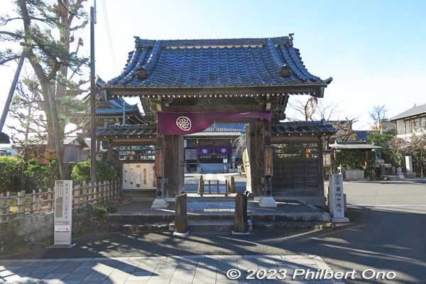 Tofukuji Temple gate.
Keywords: Saitama Soka-juku post town shukuba