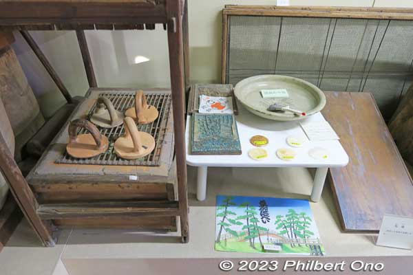 Senbei production equipment for roasting and drying.
Keywords: Saitama Soka-juku post town shukuba