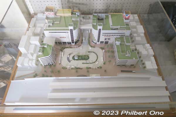 Model of AKOS shopping complex in front of Soka Station.
Keywords: Saitama Soka