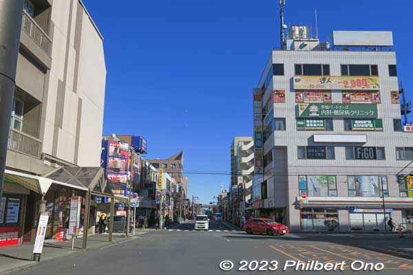From Dokkyodaigakumae Station's east exit, walk on this main road to Soka-Matsubara. Short walk.
Keywords: Saitama Soka
