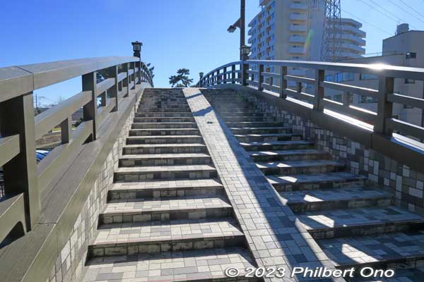 Going up Hyakutai Bridge.
Keywords: Saitama Soka-Matsubara pine trees Oku-no-Hosomichi