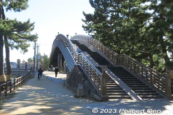 The other arch bridge on the southern end of Soka-Matsubara.
Keywords: Saitama Soka-Matsubara pine trees Oku-no-Hosomichi