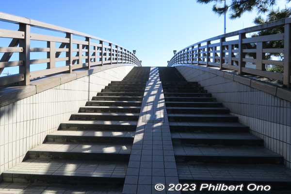 Going up Yatate Bridge.
Keywords: Saitama Soka-Matsubara pine trees Oku-no-Hosomichi