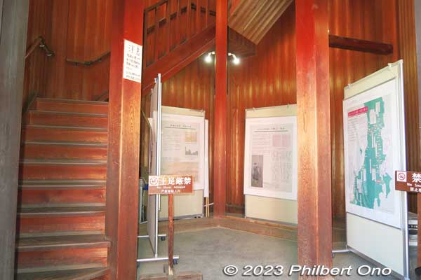 First floor of watchtower has a few exhibits explaining about Soka-Matsubara and Soka-juku post town.
Keywords: Saitama Soka-Matsubara pine trees Oku-no-Hosomichi