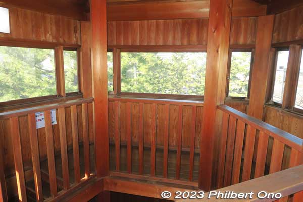 Top floor and lookout atop the watchtower.
Keywords: Saitama Soka-Matsubara pine trees Oku-no-Hosomichi