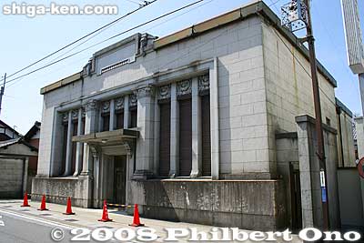 Looks like a former bank building.
Keywords: shiga aisho-cho echigawa-juku nakasendo road post stage town station