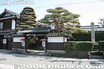Another famous building remaining in Echigawa-juku. This is the Takeheiro restaurant where Emperor Meiji once stayed.
Keywords: shiga aisho-cho echigawa-juku nakasendo road post stage town station