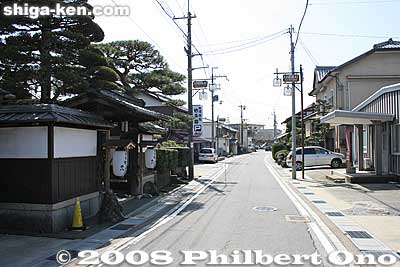 Takeheiro on the left, along the Nakasendo Road in Echigawa-juku, Shiga.
Keywords: shiga aisho-cho echigawa-juku nakasendo road post stage town station