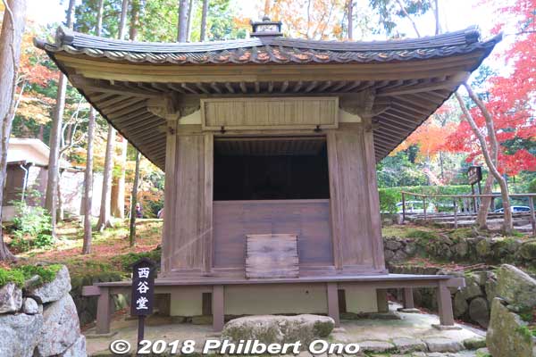 Nishiya-do hall housing Amida Nyorai buddha. Built in the Edo Period. 西谷堂 阿弥陀如来
Keywords: shiga aisho koto sanzan kongorinji temple fall autumn colors kotosanzan