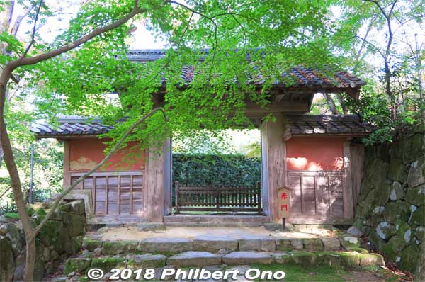 Akamon Gate 赤門
Keywords: shiga aisho koto sanzan kongorinji temple fall autumn colors kotosanzan