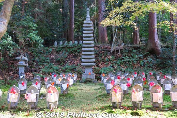 Garden of many Jizo statues.
Keywords: shiga aisho koto sanzan kongorinji temple jizo