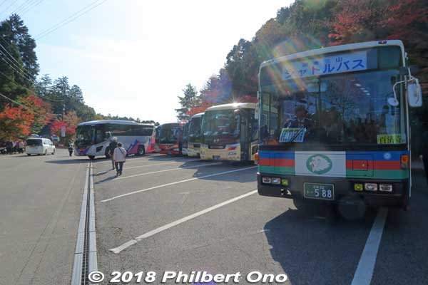 Shuttle bus on the right going to the next Koto Sanzan Temple.
Keywords: shiga aisho koto sanzan kongorinji temple