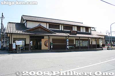 Ohmi Railways Echigawa Station. The station building, named Ruburu Echigawa, has a tourist information counter and exhibition gallery.
Keywords: shiga aisho-cho echigawa-juku echigawa station train ohmi railways