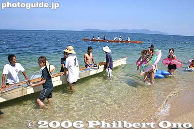 Most people were oblivious to the boats.
Keywords: shiga lake biwako shuko rowing around