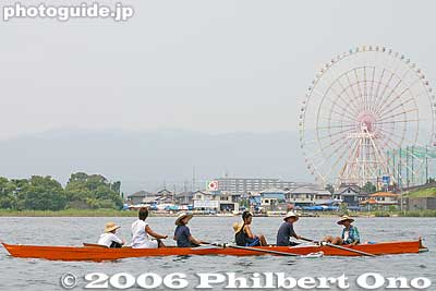 Ferris wheel from the Biwako Tower amusement park, now defunct. 琵琶湖タワー（廃墟）
Keywords: shiga lake biwako shuko rowing around
