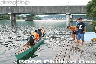 The last boat arrives.
Keywords: shiga lake biwako shuko rowing around