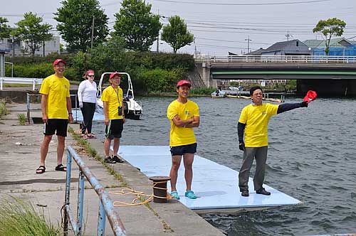 Ground crew awaits rowers at Nagahama Port.

